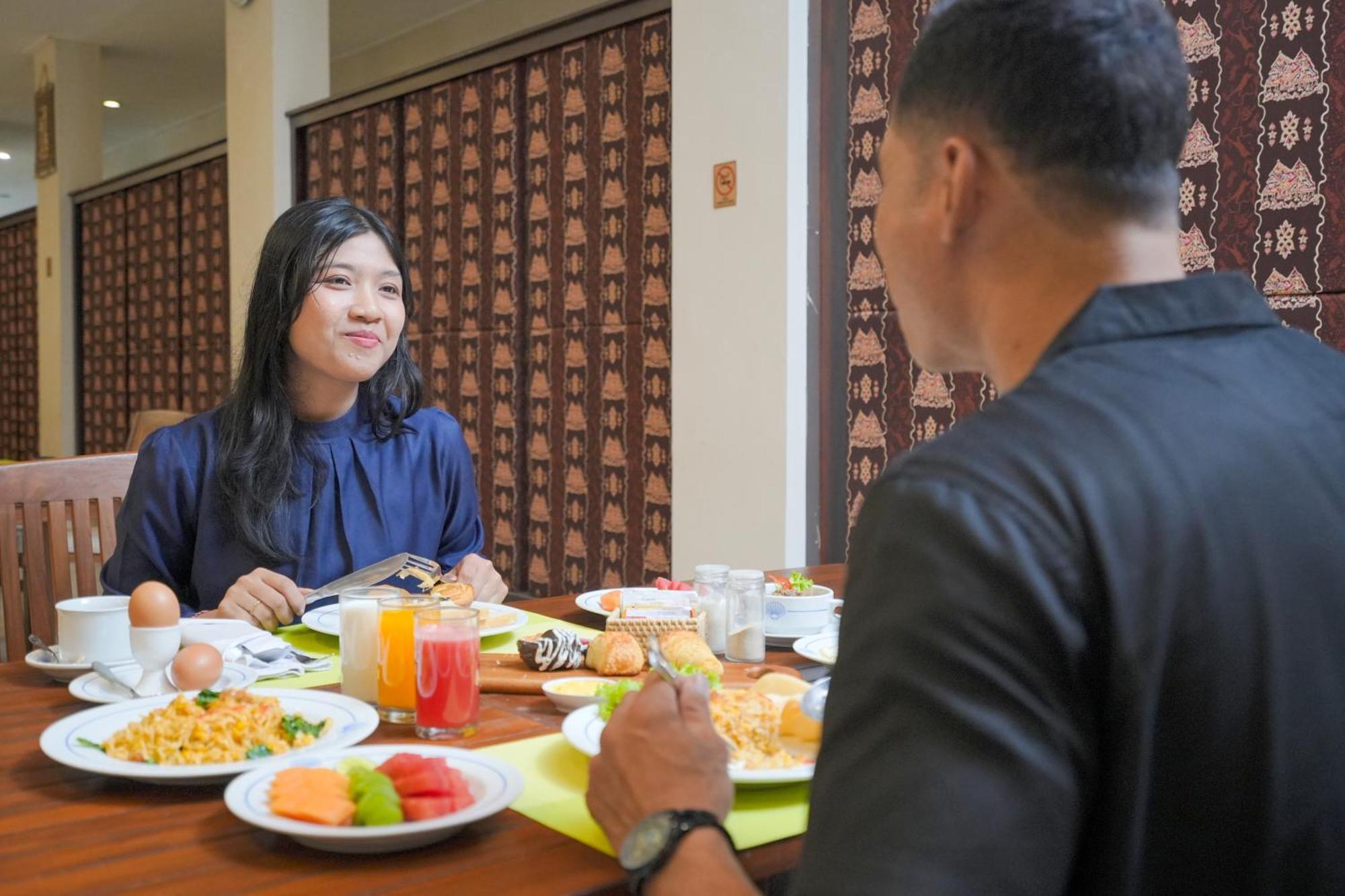 Samawa Transit Hotel Sumbawa Besar Eksteriør bilde